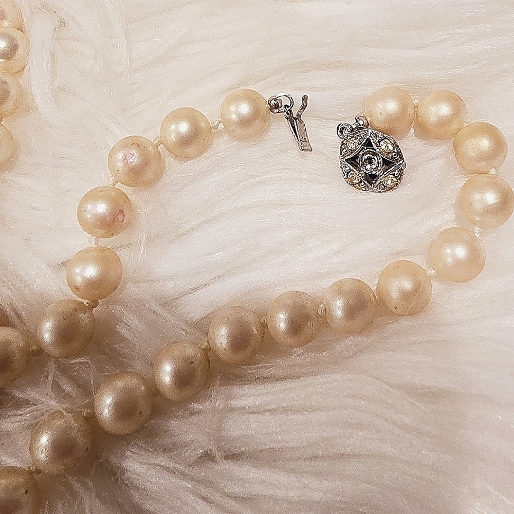 Vintage Decorative Clasp Long Beaded Pearl Tone Necklace🌴